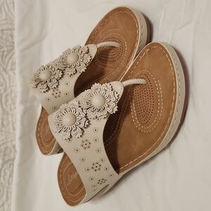 New!Light beige flower wedge flip flop arch support thong sandal off white ivory